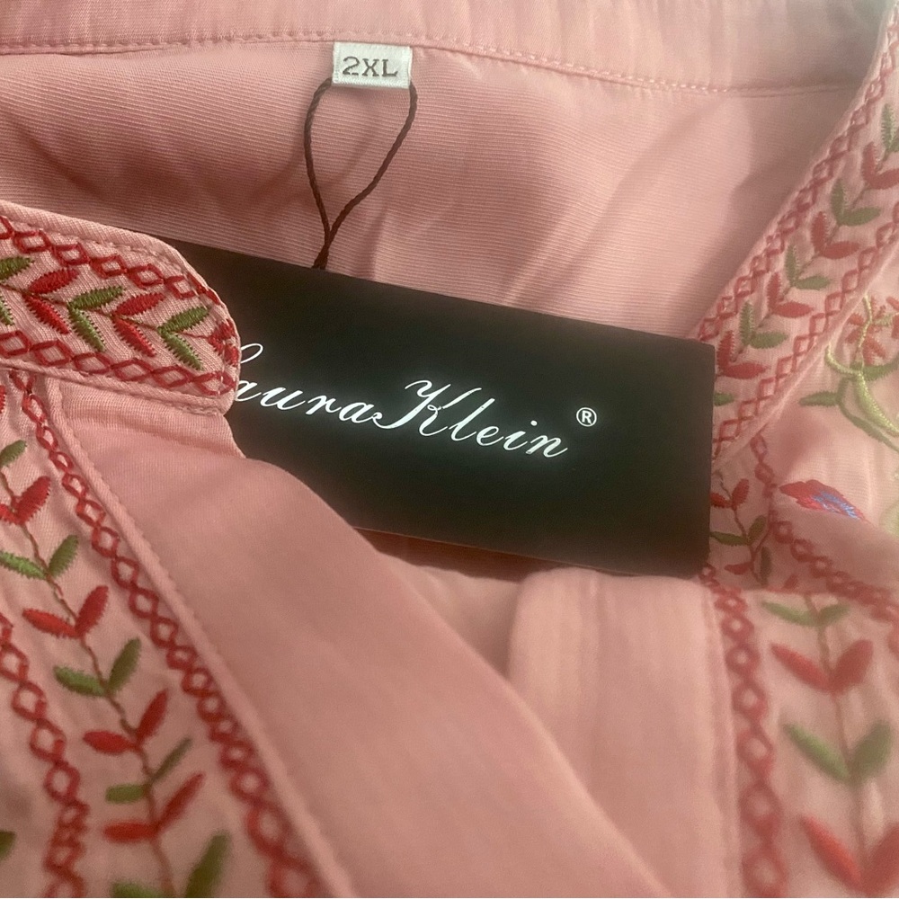 Laura Klein Embroidered 100%Polyester top 2x NWT.